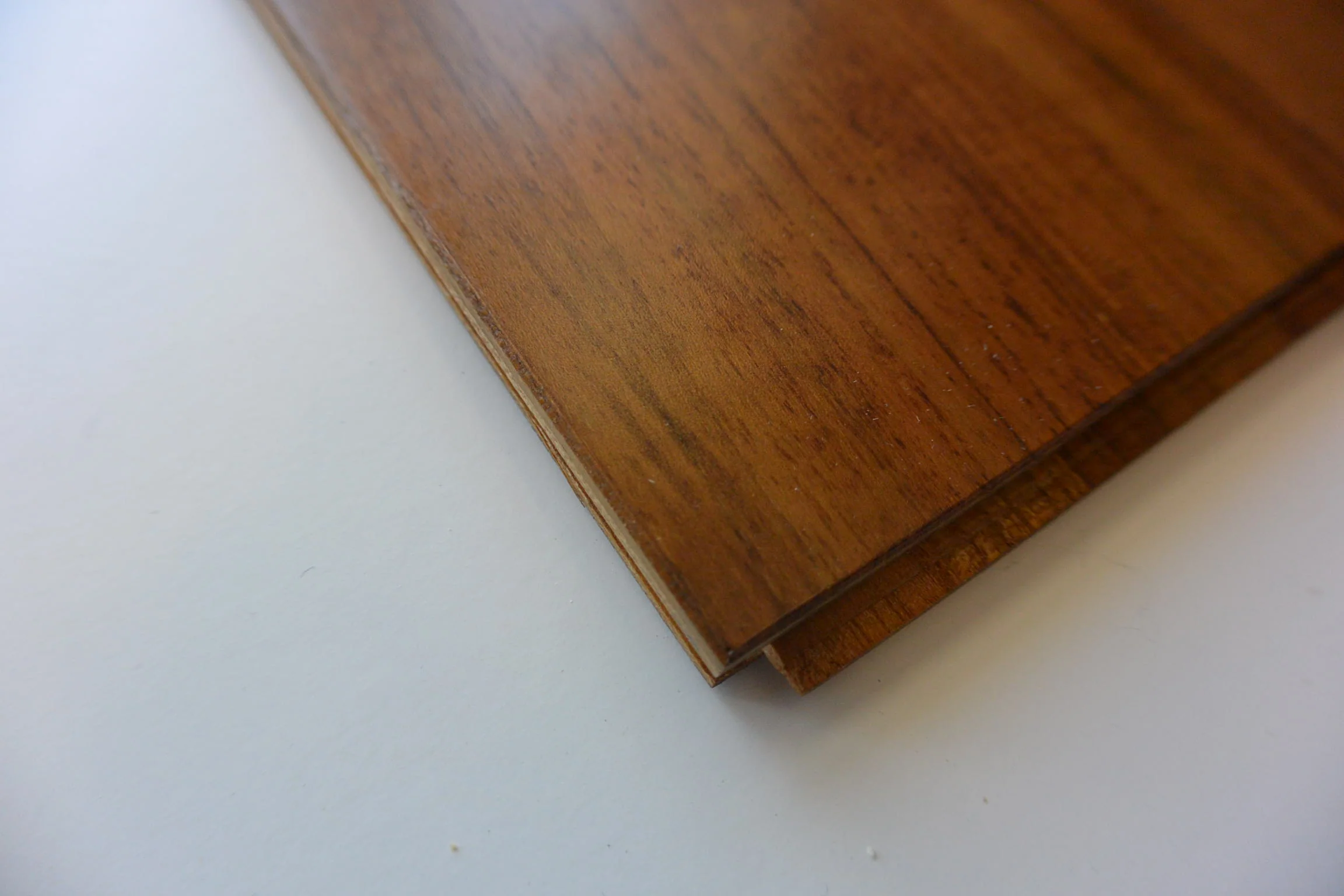 Listone prefinito massiccio in TEAK ASIA di primissima scelta finitura semilucida ECO microbisellato 10x95x600/900 incollato - immagine 3