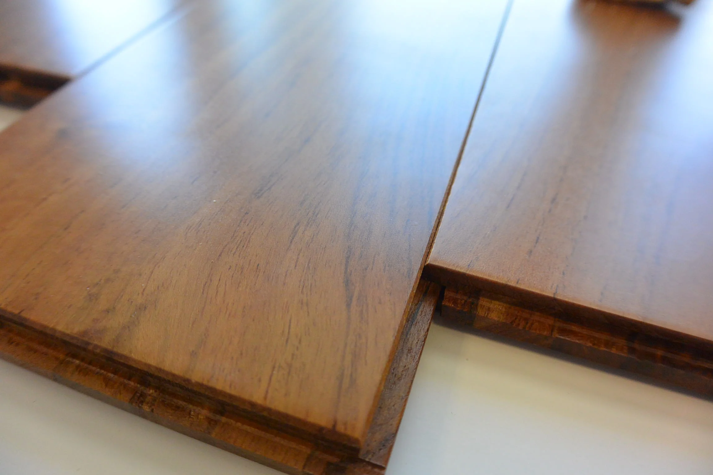 Listone prefinito massiccio in TEAK ASIA di primissima scelta finitura semilucida ECO microbisellato 10x95x600/900 incollato - immagine 7